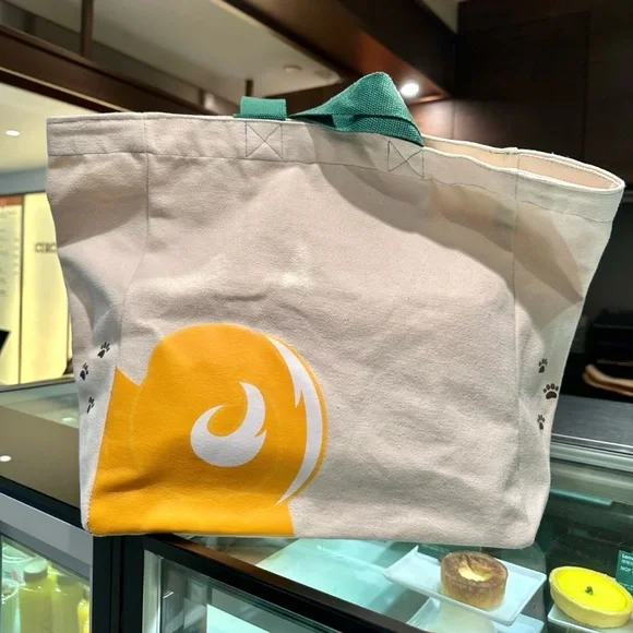 Starbucks Hong Kong Shiba Canvas Bag with 3 Metal Pin Set - Picture 7 of 11